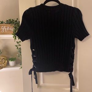 Express knit tee with side detail